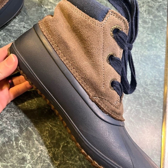 Sperry Women’s Navy and Tan Breakwater Duck Boots - Picture 8 of 9